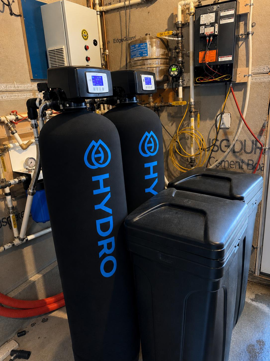 Twin-tank installation with dual brine tanks